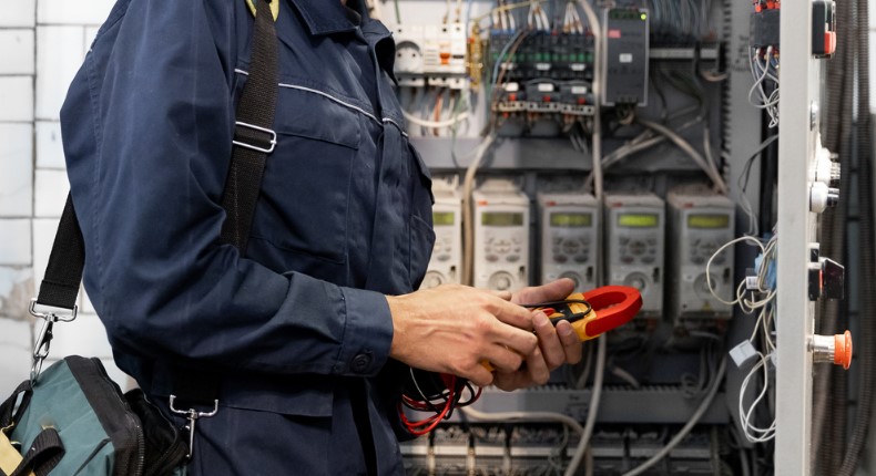 Why Hire Commercial Electricians in the Modern Workspace?